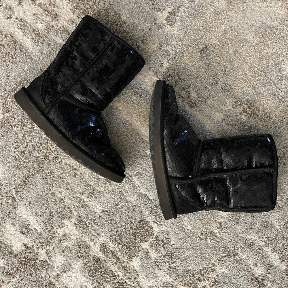 UGG BOOTS SIZE 6 BLACK SPARKLE